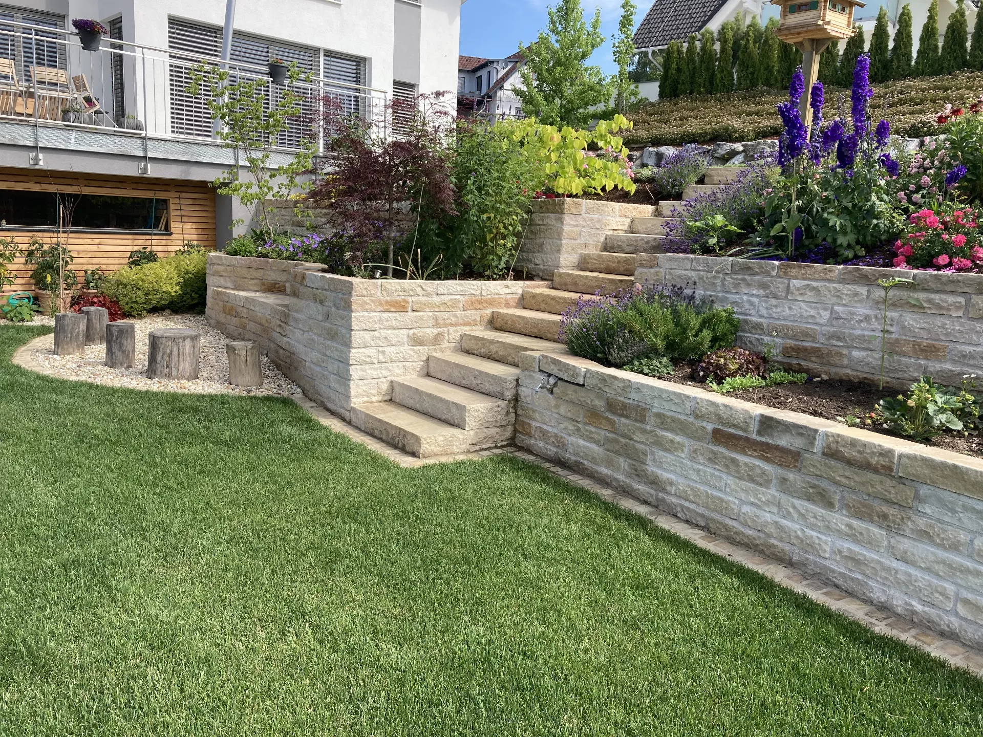 Steinarbeiten im Garten: Steinmauern, Terrassen oder Stufen